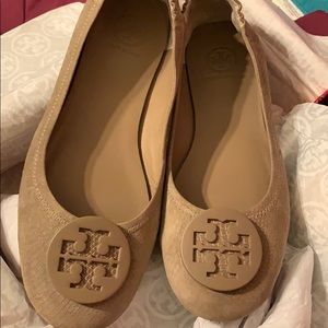 Tory Burch travel logo flats!